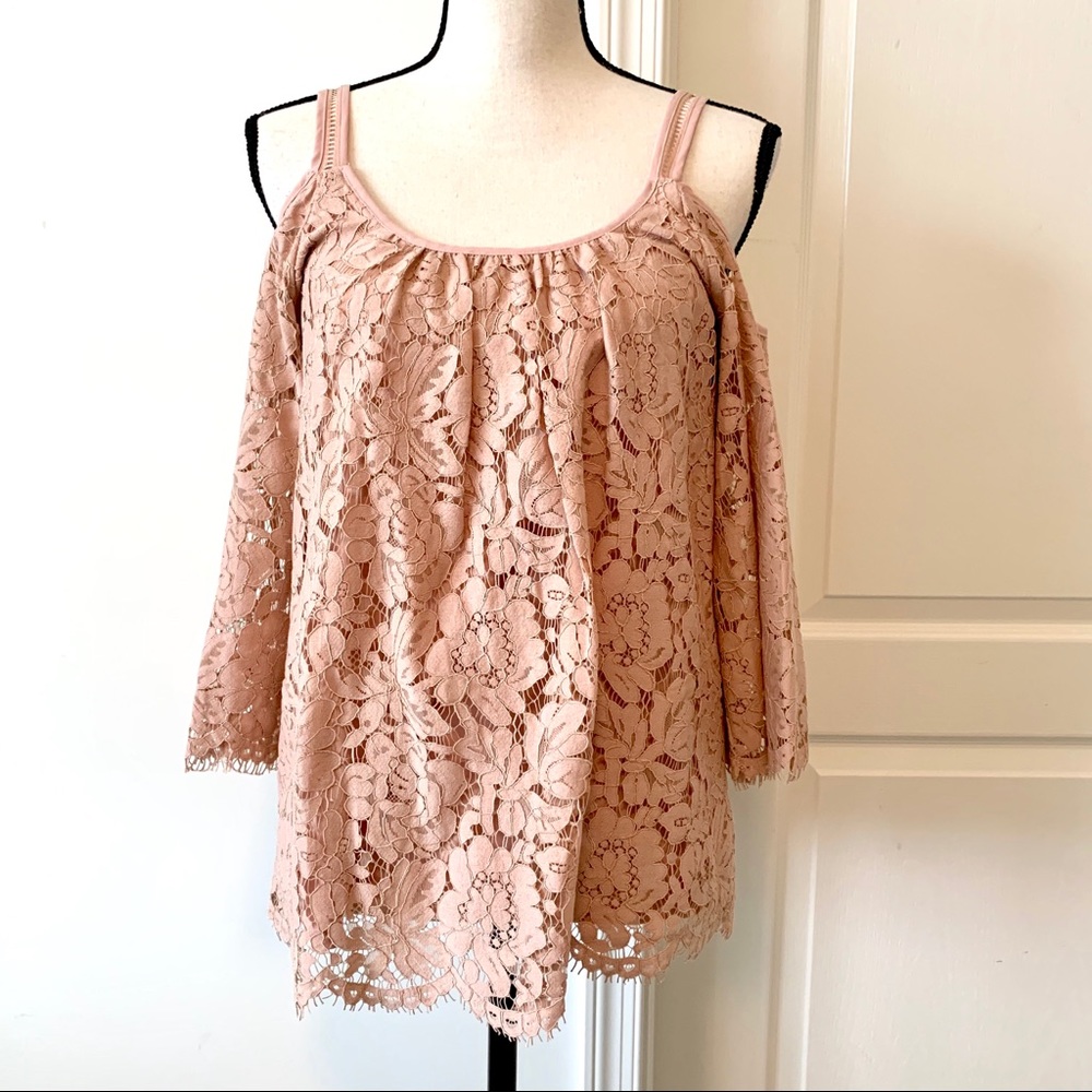 WHITE HOUSE BLACK MARKET Lace Cold Shoulder—SZ. Sm